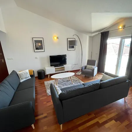 شقة Cavar تروغير