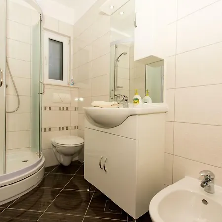 شقة Cavar تروغير