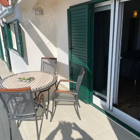 Apartament Cavar *